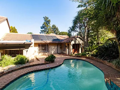 3 Bedroom House For Sale in Roodepoort - Xh9s.webp