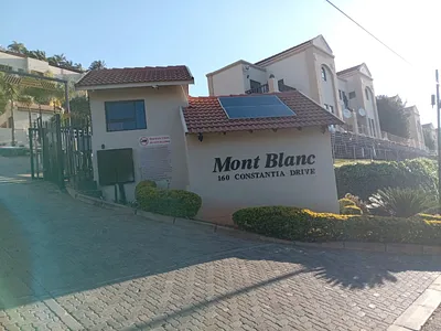 2 Bedroom Apartment For Sale in Roodepoort - wTCc.webp