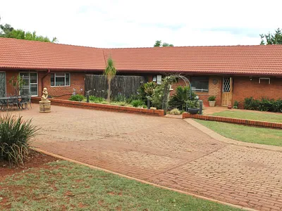 6 Bedroom House For Sale in Pretoria - IZau.webp