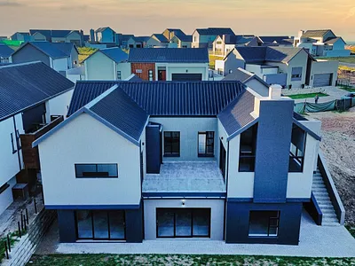 5 Bedroom House For Sale in Hartenbos - CA1q.webp