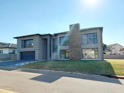 5 Bedroom House For Sale in Pretoria - m9jT.webp