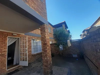 2 Bedroom Apartment For Sale in Pretoria - qywF.webp