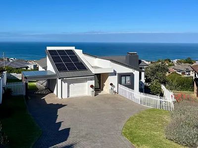 3 Bedroom House For Sale in Mossel Bay - VN2m.webp