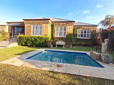 3 Bedroom Townhouse For Sale in Roodepoort - SBdk.webp