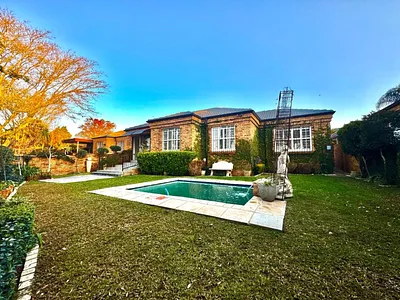 3 Bedroom Townhouse For Sale in Roodepoort - qpmO.webp