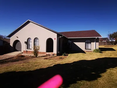 3 Bedroom House For Sale in Secunda - 4njy.webp