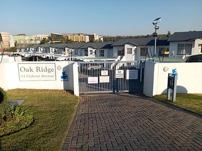 2 Bedroom Townhouse For Sale in Roodepoort - ilAN.webp