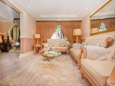 6 Bedroom House For Sale in Roodepoort - hucG.webp