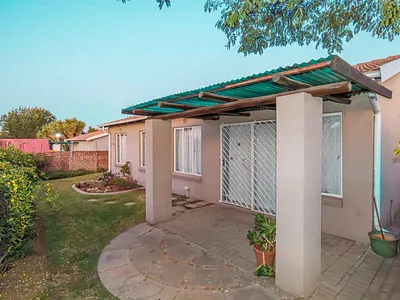 2 Bedroom House For Sale in Edenvale - i2qe.webp