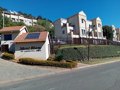 2 Bedroom Apartment For Sale in Roodepoort - kvj7.webp