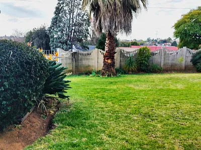 3 Bedroom House For Sale in Roodepoort - 84OX.webp