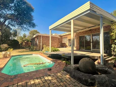 3 Bedroom House For Sale in Sandton - Iswi.webp