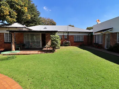 4 Bedroom House For Sale in Germiston - 2KRk.webp
