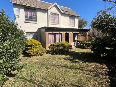 3 Bedroom Townhouse For Sale in Pretoria - idaC.webp