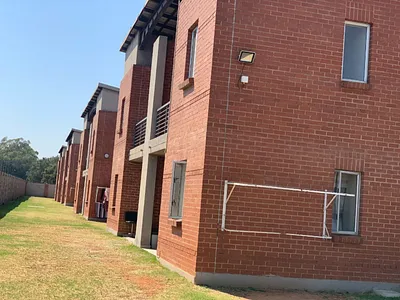 2 Bedroom Apartment For Sale in Kempton Park - hZTd.webp