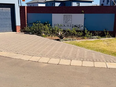 4 Bedroom House For Sale in Kempton Park - KRA6.webp