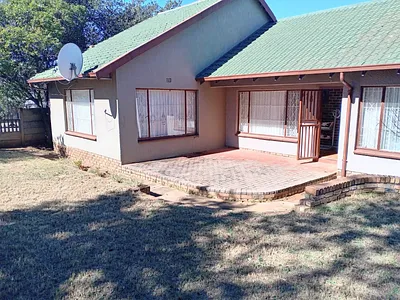 3 Bedroom House For Sale in Roodepoort - mTz5.webp