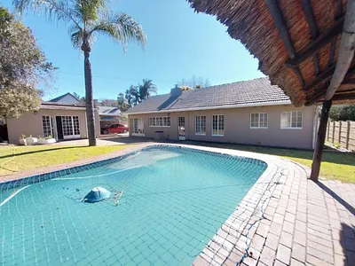 3 Bedroom House For Sale in Roodepoort - SkVb.webp