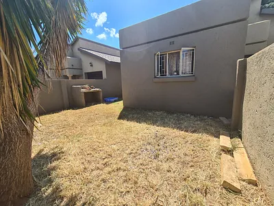 2 Bedroom Townhouse For Sale in Polokwane - zW0A.webp