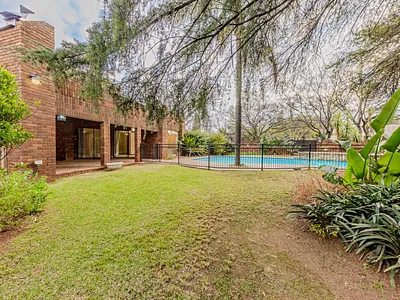 4 Bedroom House For Sale in Roodepoort - nQki.webp