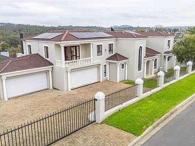 5 Bedroom House For Sale in Malmesbury - nVv0.webp