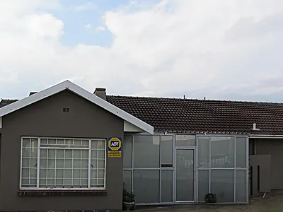 3 Bedroom House For Sale in Port Elizabeth - IGDV.webp