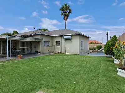 4 Bedroom House For Sale in Germiston - j18d.webp