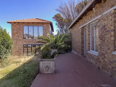 3 Bedroom House For Sale in Roodepoort - l1em.webp