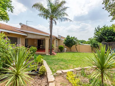 3 Bedroom Townhouse For Sale in Sandton - 5HFM.webp