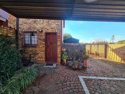 2 Bedroom Townhouse For Sale in Centurion - 6YgA.webp