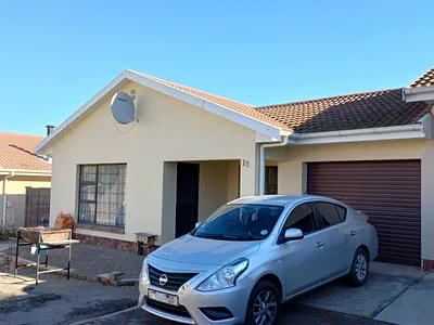 3 Bedroom Townhouse For Sale in Oudtshoorn - x4N4.webp