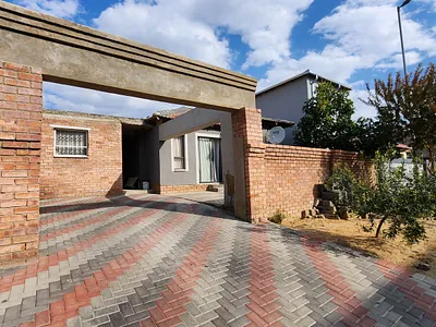 6 Bedroom House For Sale in Midrand - bliQ.webp