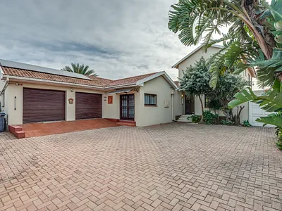5 Bedroom House For Sale in Port Elizabeth - UXha.webp
