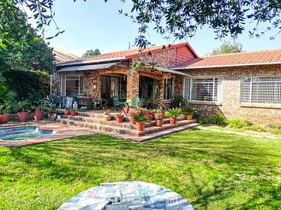 2 Bedroom House For Sale in Sandton - fegb.webp