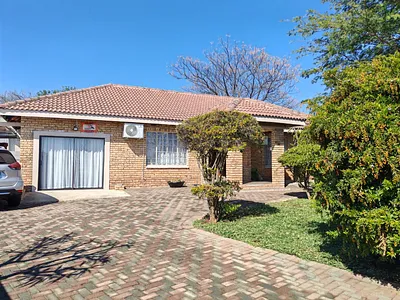 4 Bedroom House For Sale in Barberton - dlAt.webp