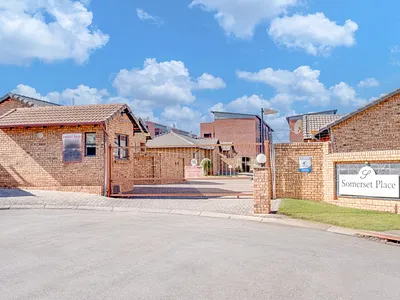 2 Bedroom Townhouse For Sale in Roodepoort - tlPu.webp