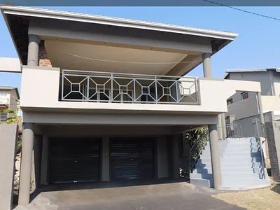 3 Bedroom House For Sale in Chatsworth - LPjp.webp