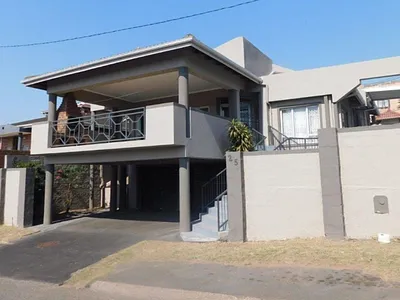 3 Bedroom House For Sale in Chatsworth - qMle.webp