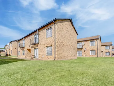 2 Bedroom Apartment For Sale in Roodepoort - jOe1.webp