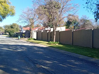 3 Bedroom House For Sale in Roodepoort - siYo.webp