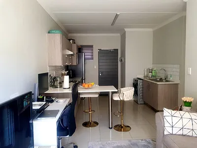 2 Bedroom Apartment For Sale in Midrand - OLfU.webp