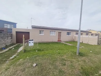 3 Bedroom House For Sale in Port Elizabeth - Iou3.webp