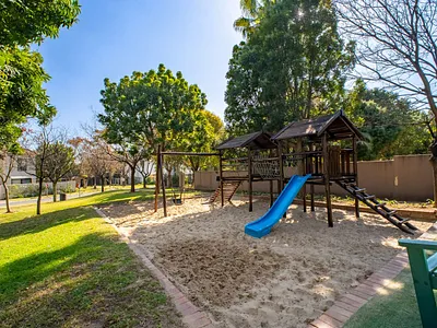 4 Bedroom House For Sale in Sandton - ooHd.webp