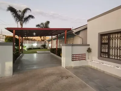 3 Bedroom House For Sale in Germiston - 8pYs.webp