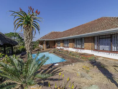 4 Bedroom House For Sale in Hillcrest - 0ipN.webp