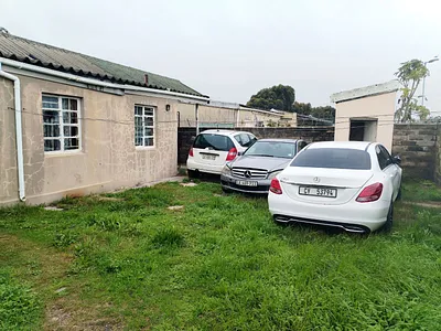 3 Bedroom House For Sale in Cape Town - BkR7.webp
