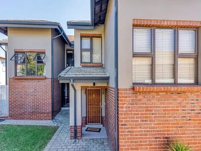 3 Bedroom Townhouse For Sale in Sandton - CqmT.webp