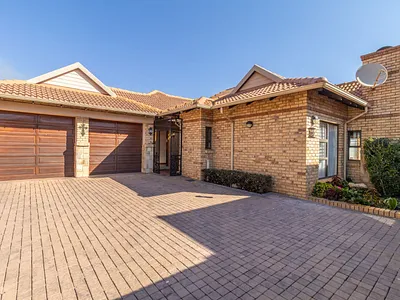 3 Bedroom House For Sale in Randburg - oAPh.webp