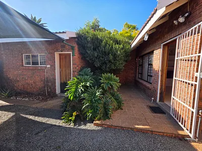 2 Bedroom House For Sale in Kimberley - sAFg.webp