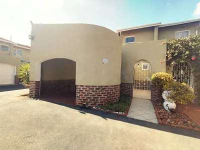 3 Bedroom Townhouse For Sale in Benoni - Zke3.webp